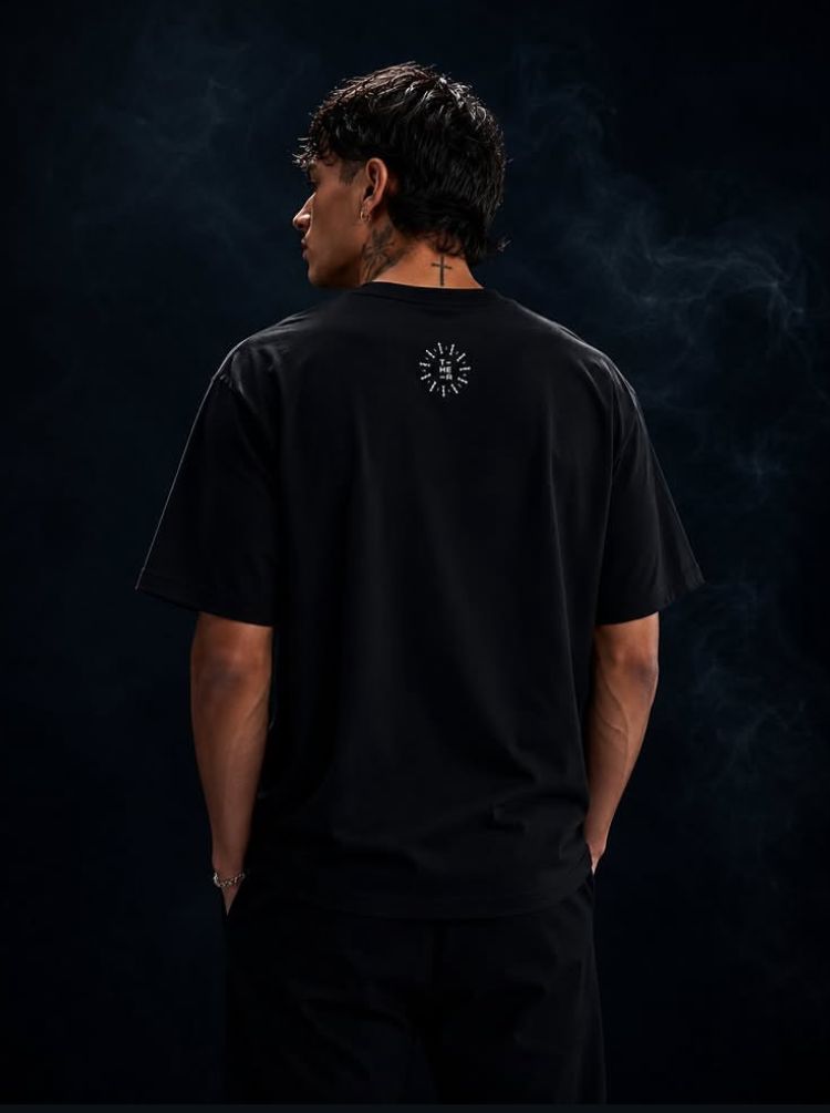 CAMISETA NEGRA