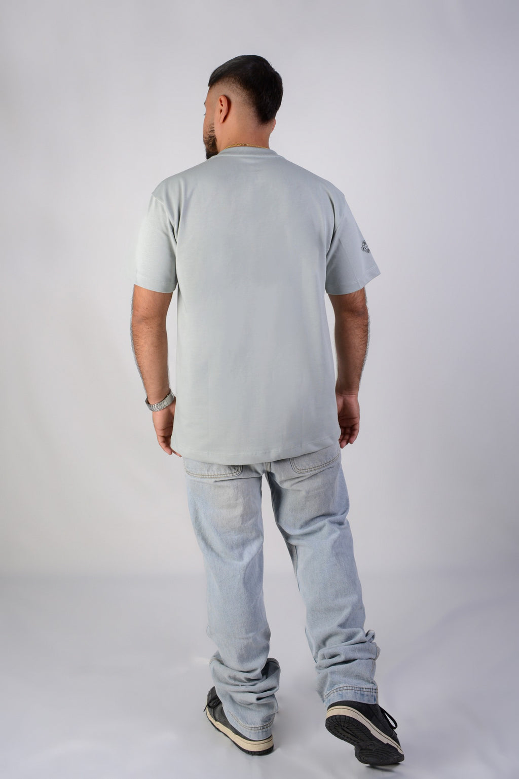 INSTINTO · REGULAR T-SHIRT