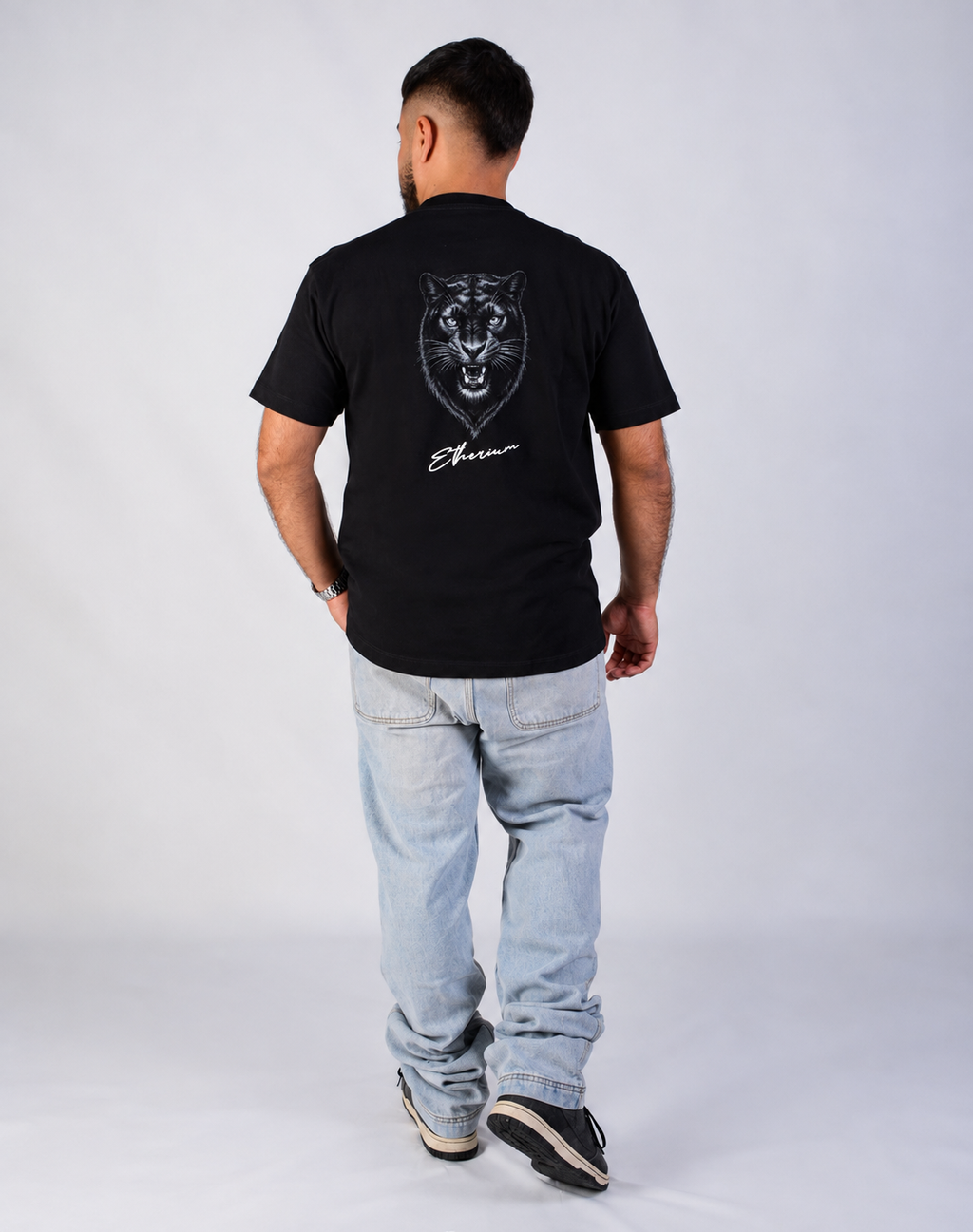 INSTINTO · REGULAR T-SHIRT